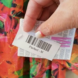 LuLaRoe Tops - Lularoe Perfect Tee. Size M. NWT. LuLaRoe Tops - Lularoe Perfect Tee. Size M. NWT.